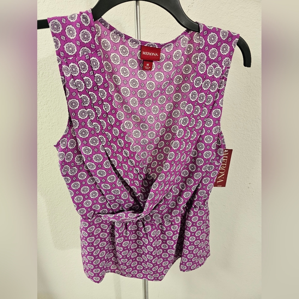 Sleeveless, vneck, peplum top, size M